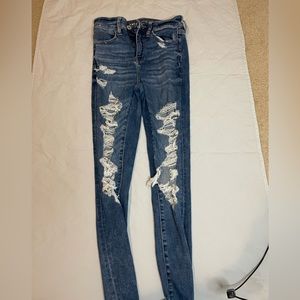 american eagle; size 4; ripped jeans